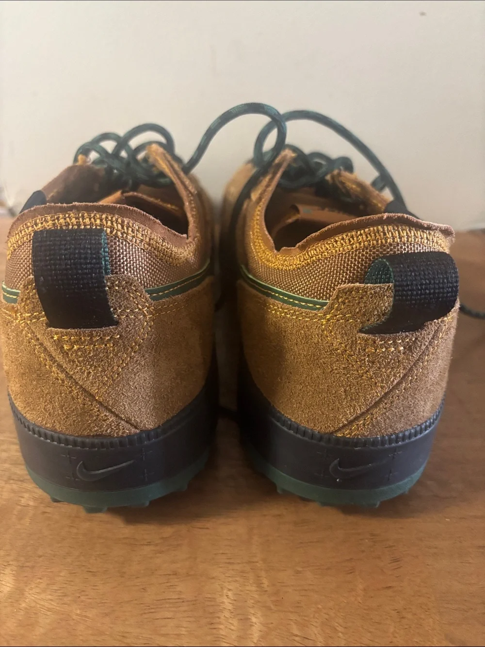 AuthenticNike ClTY Premium Condura Brown Low-Top Sneakers with Green Swoosh. S13